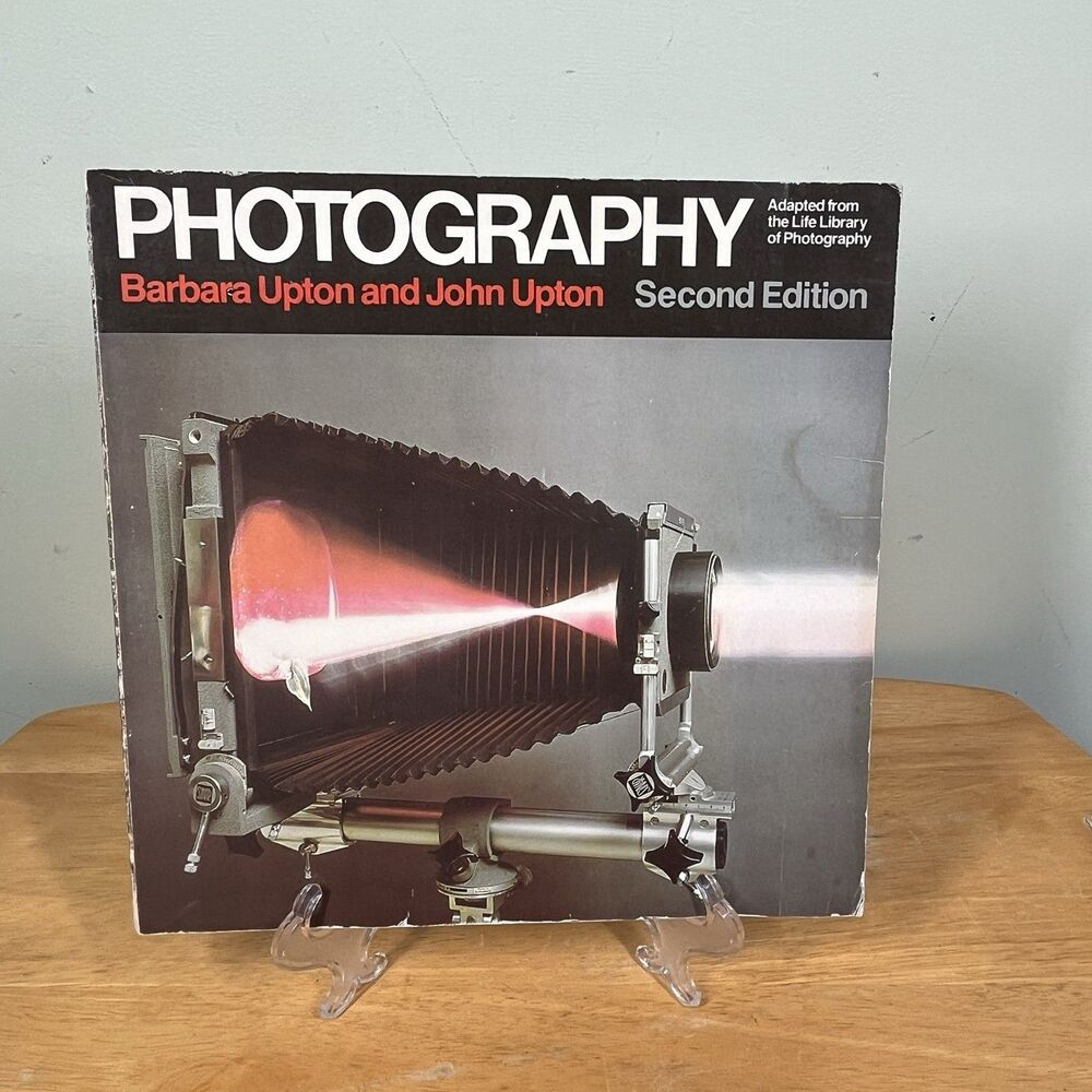 Photography Book by Barbara Upton and John Upton 1981 Second Edition